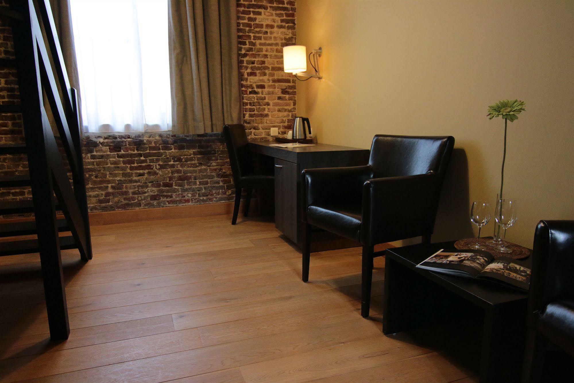 Het Godshuis Hotel Синт Лаурайнс Екстериор снимка