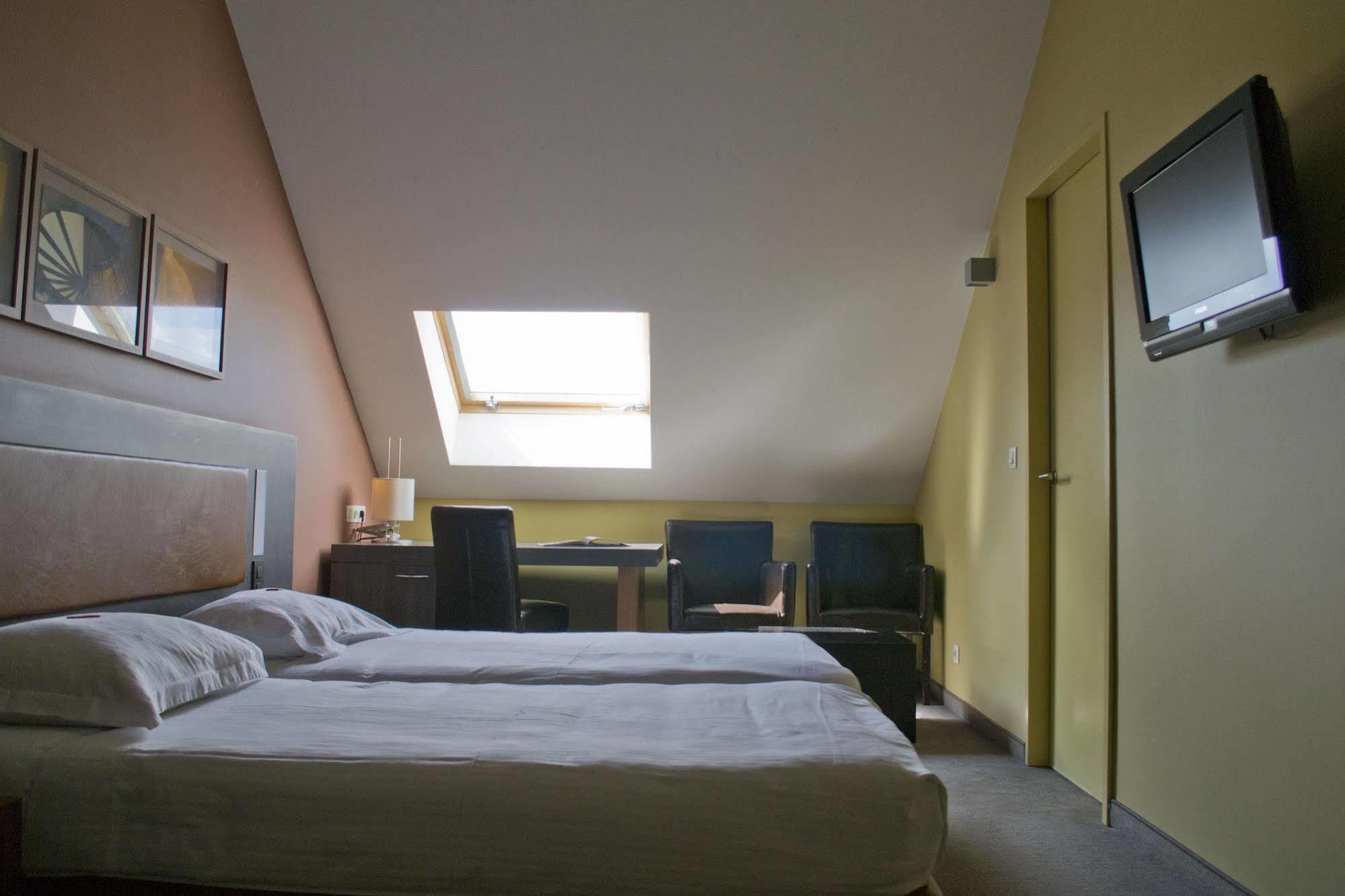 Het Godshuis Hotel Синт Лаурайнс Екстериор снимка